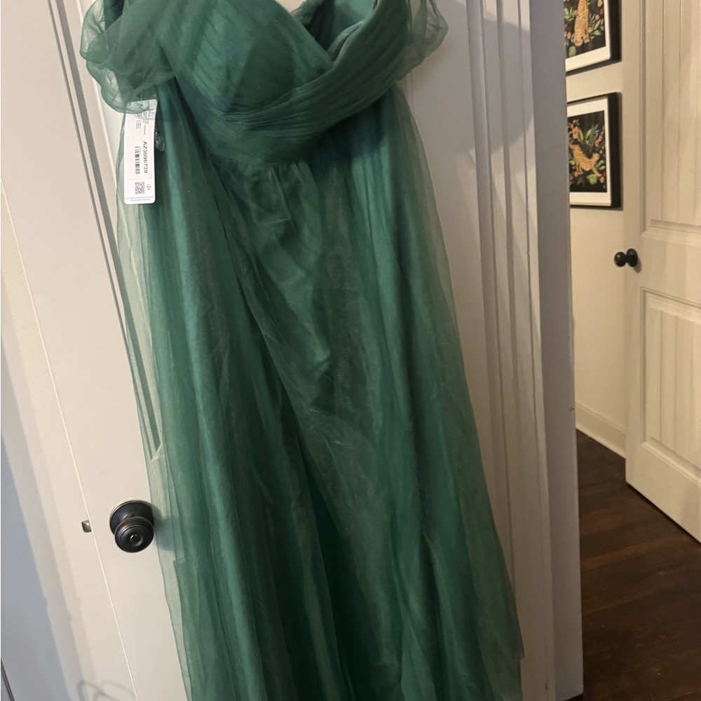 Azazie Dark green tulle dress.  Size A24.     Never worn or altered.     NWT